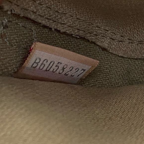 Dooney and Bourke wristlet - Picture 6 of 8